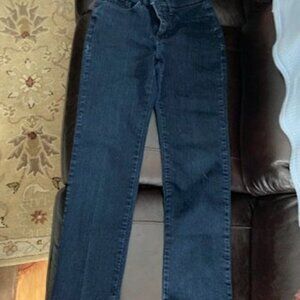 Women's Straight leg dark Lee denim jeans SIZE 6 short. Inseam is 28 inches
